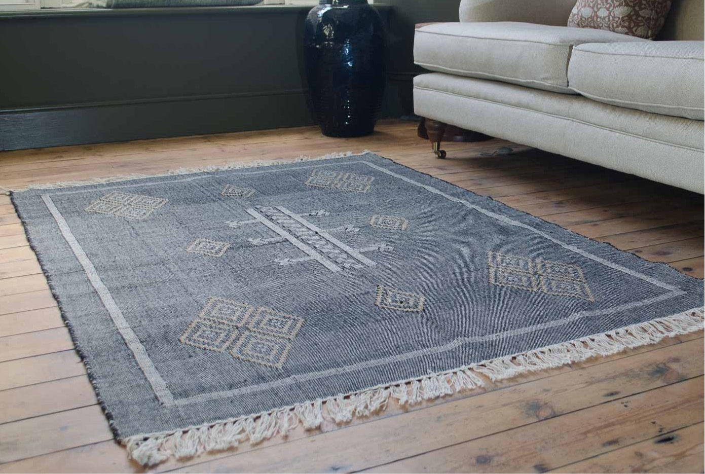 Charcoal grey natural Jute rug garden trading