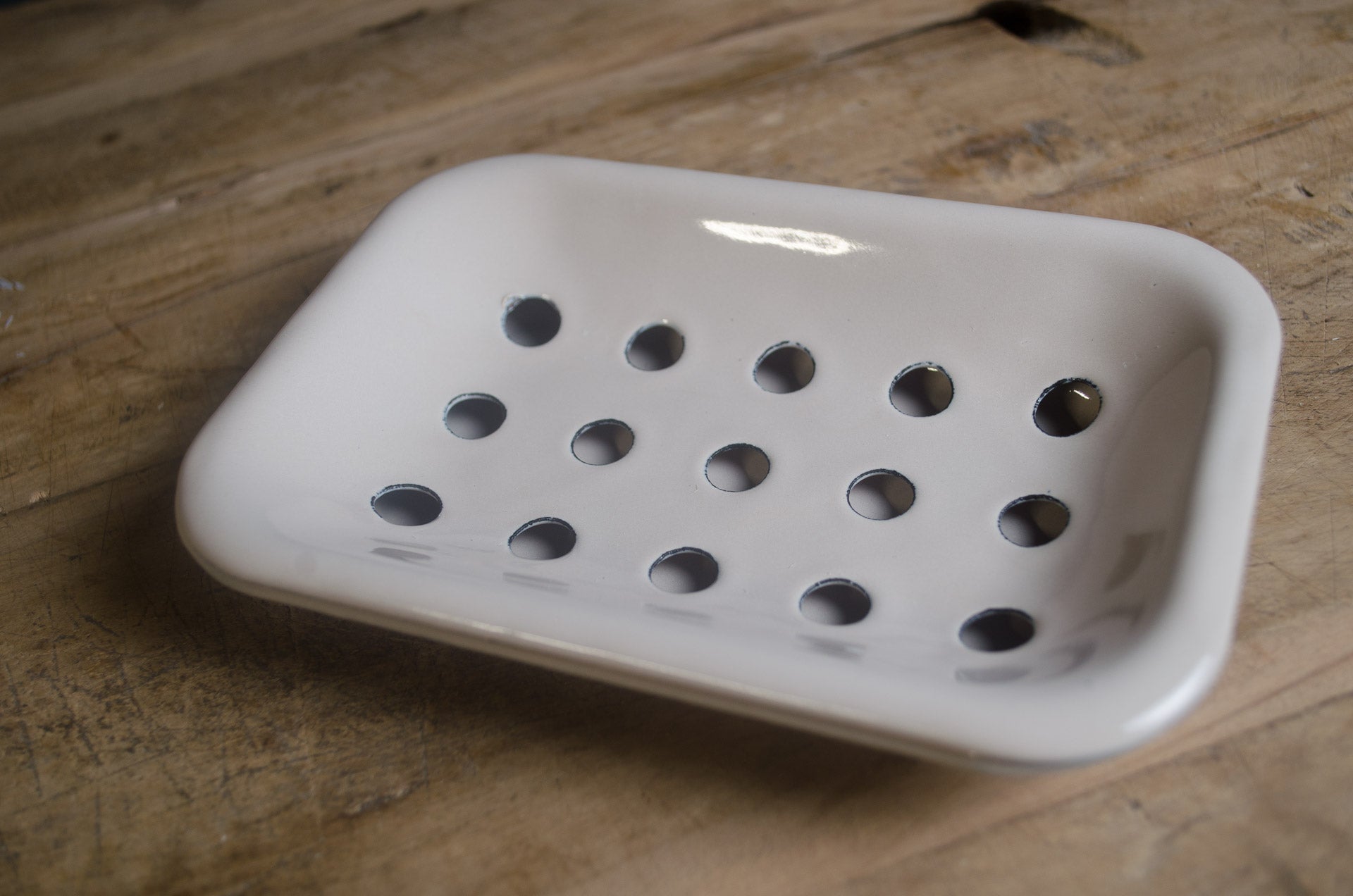 enamel soap dish, two-piece soap holder, beige bathroom accessories, vintage enamelware, farmhouse soap tray, minimalist bath decor, enamel sink dish