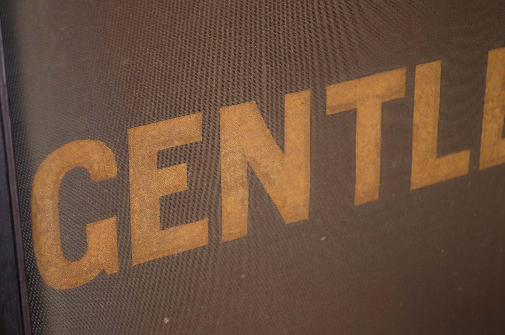 
train station gentlemen sign