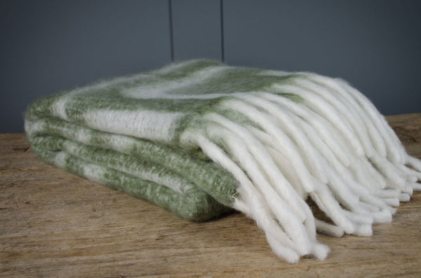 Lambs tail wool mix blanket