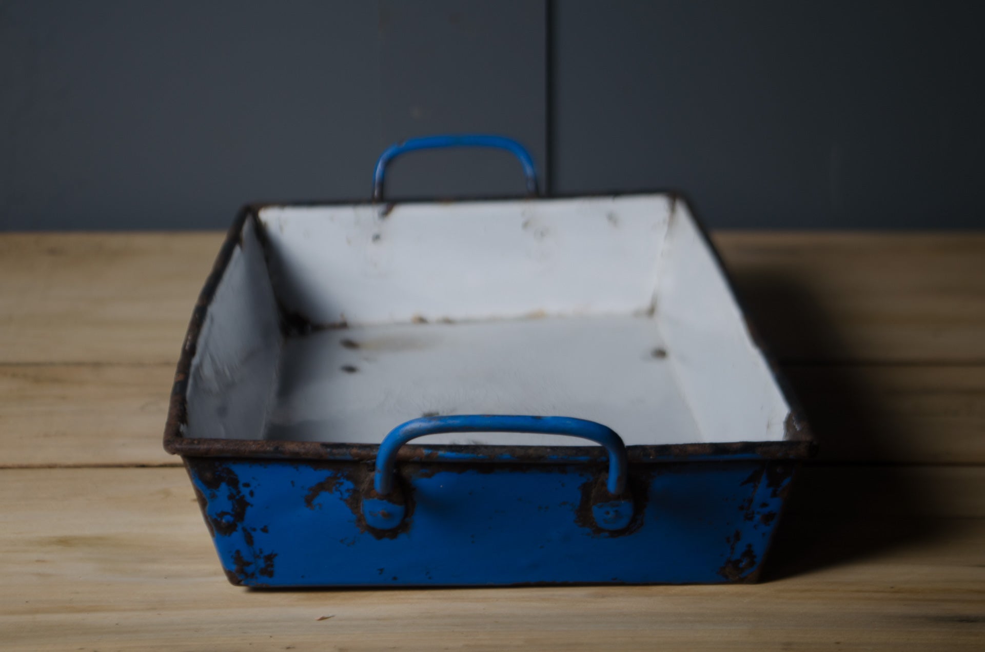 
Enamel drinks tray