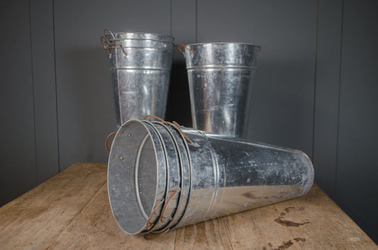 Vintage galvanised flower bucket with original wire handles