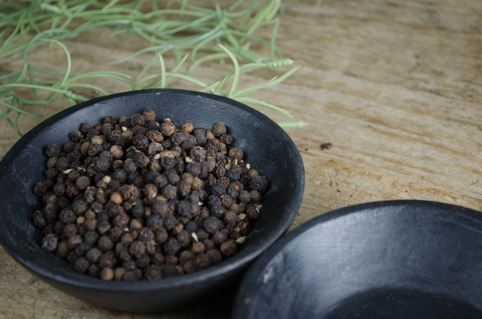 
black stone spice bowl