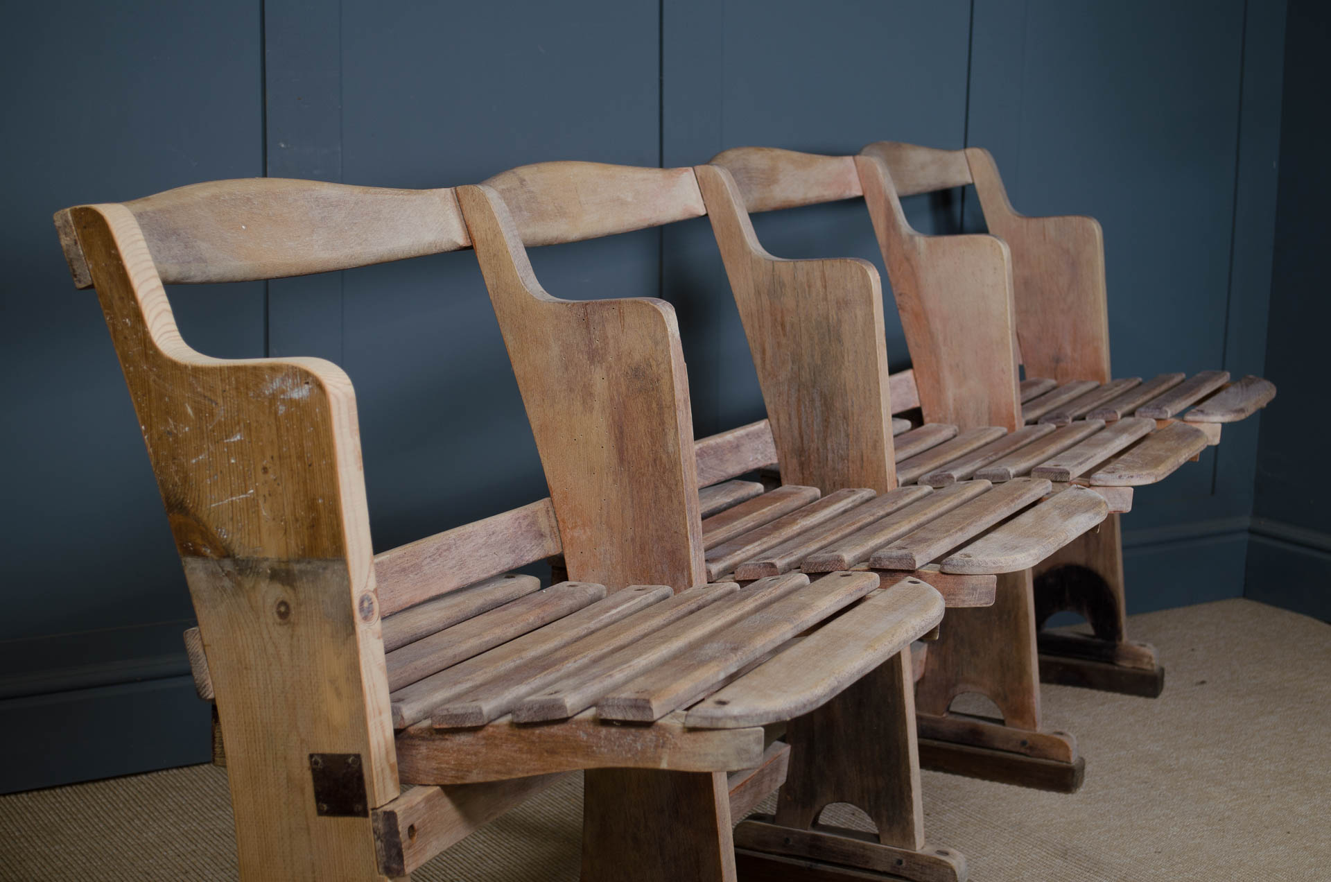 Set of 4 folding theatre chairs