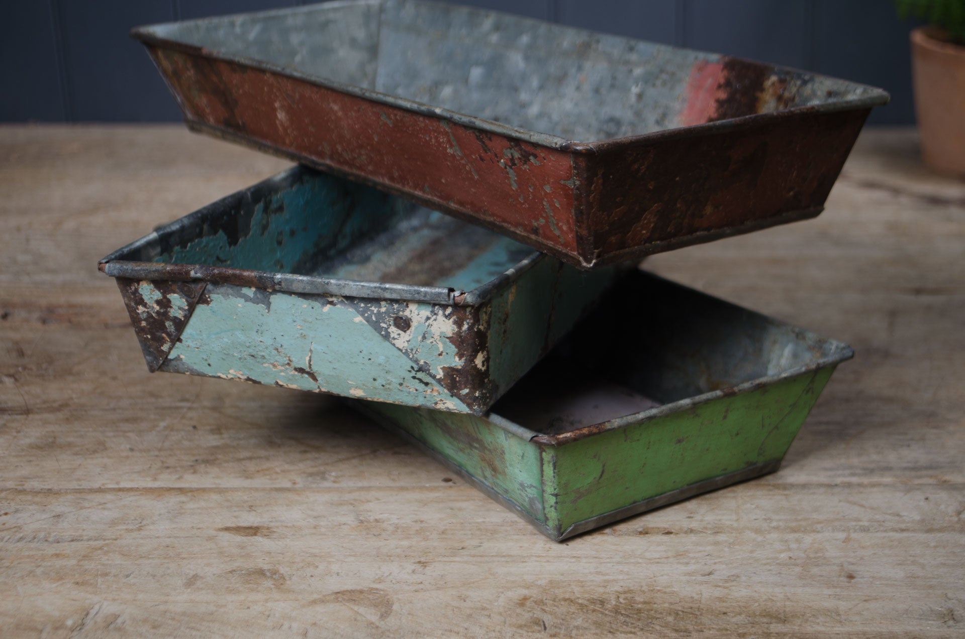 
reclaimed metal green trya