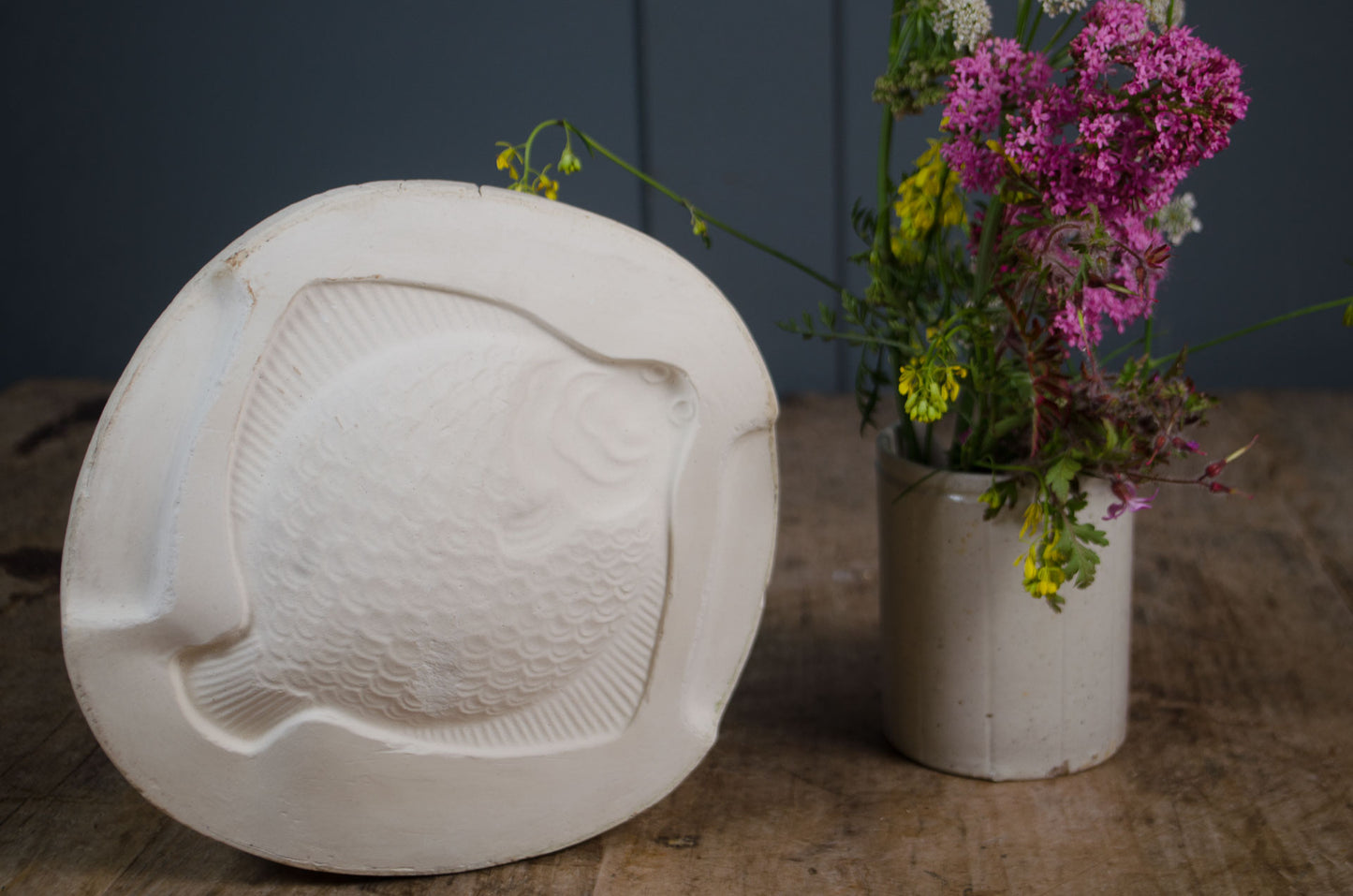 Round plaster fish mould for wall hanging display